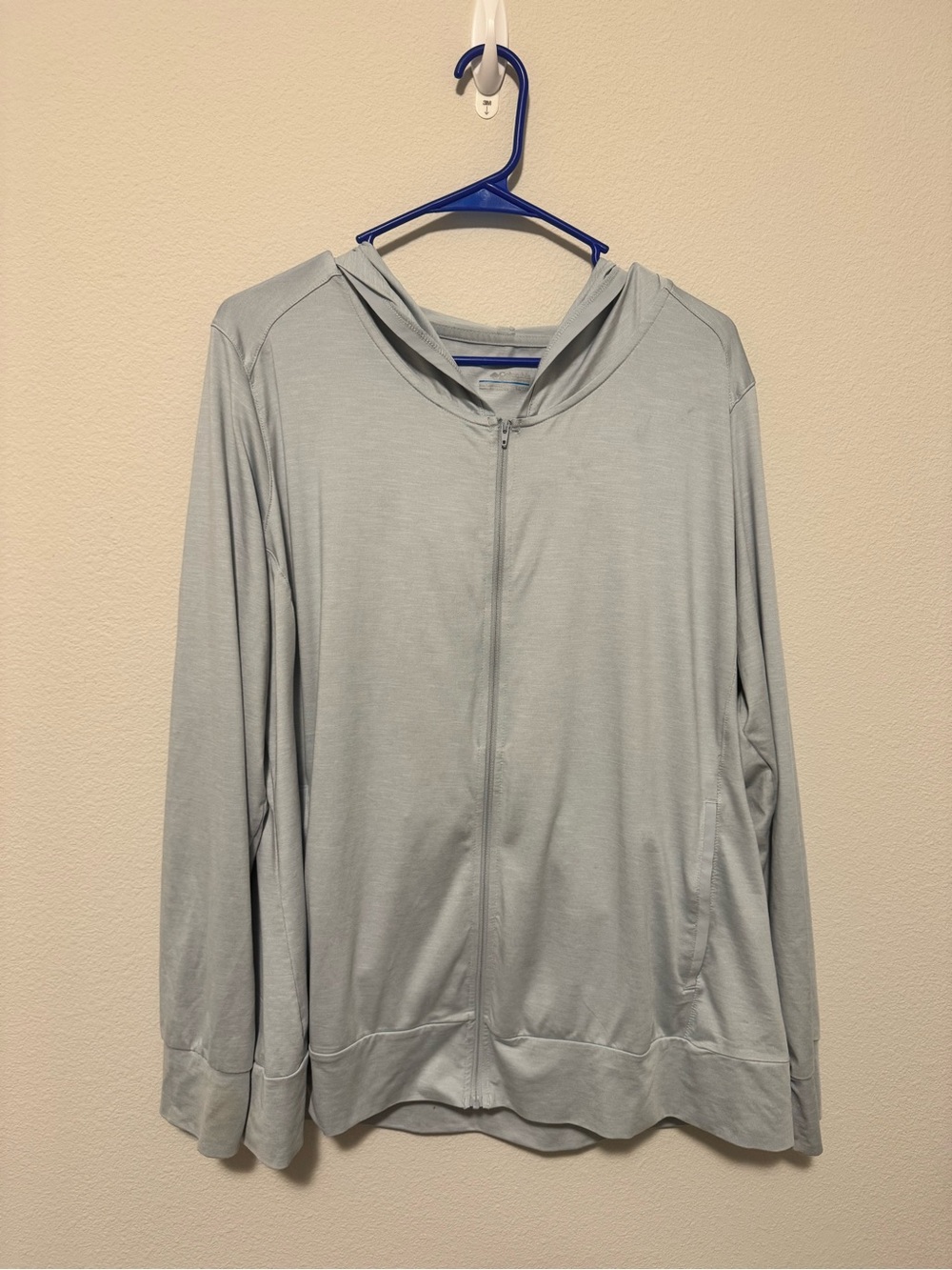 Women’s light weight Columbia zip up hoodie